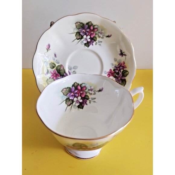 Royal Albert  Bone china tea cup and saucer White & Purple Violets 1970's - Picture 3 of 15